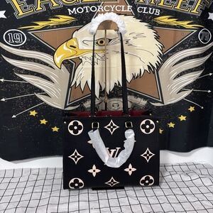 🔥👜RARE👜🔥Louis Vuitton Black and White ONTHEGO MM Bag